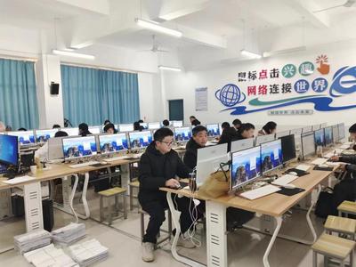 泗縣創(chuàng)新開展“行業(yè)評(píng)價(jià)”，以網(wǎng)絡(luò)技術(shù)服務(wù)推動(dòng)初級(jí)職稱陽光評(píng)審